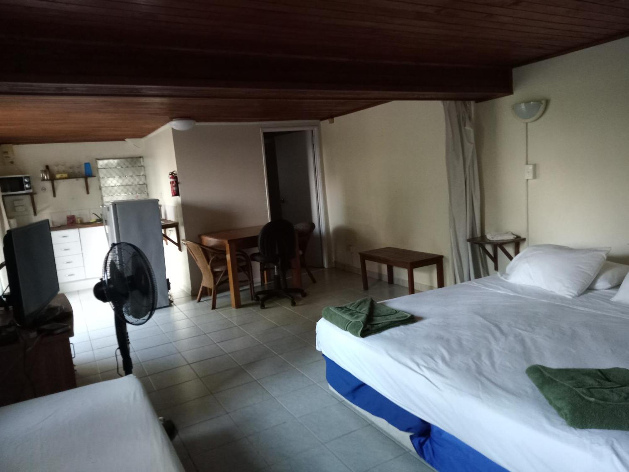 Seachange Lodge Port Vila Exterior photo
