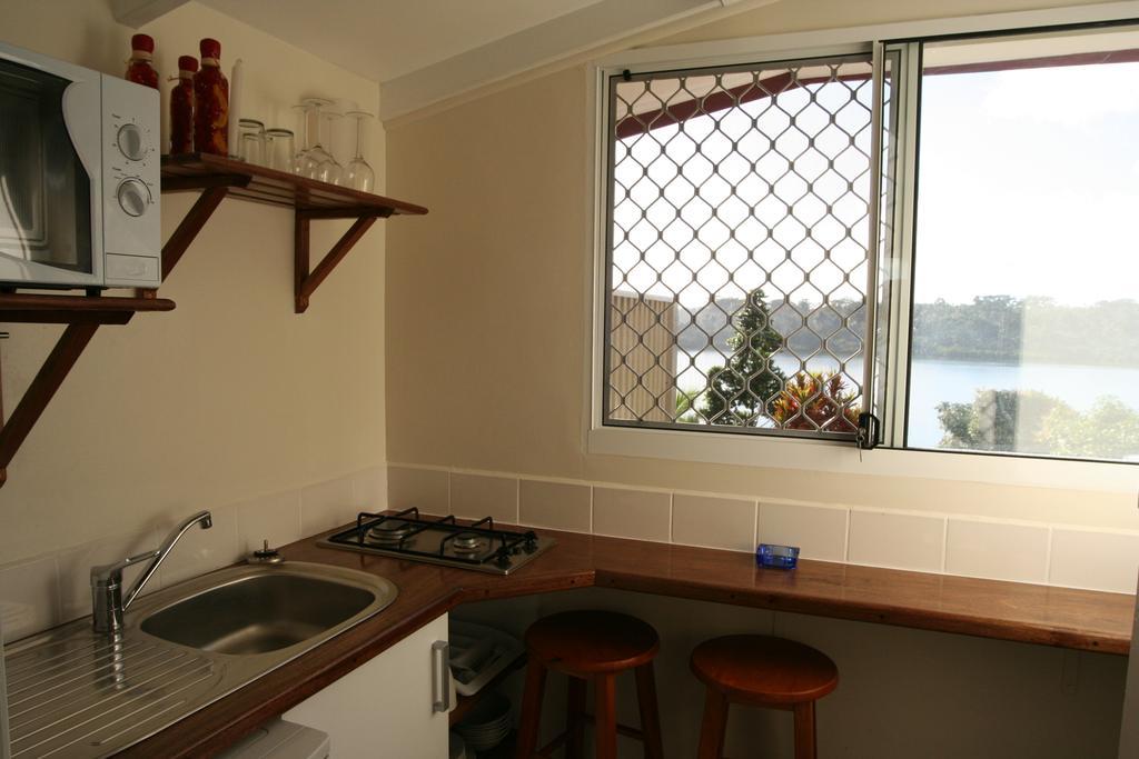 Seachange Lodge Port Vila Room photo