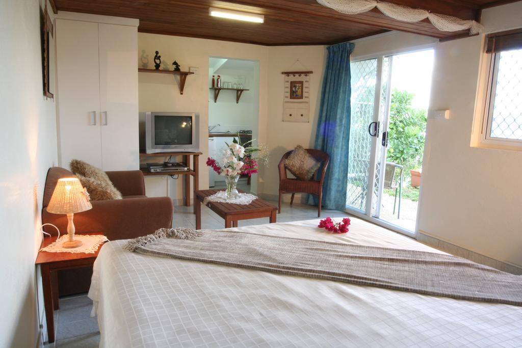 Seachange Lodge Port Vila Room photo